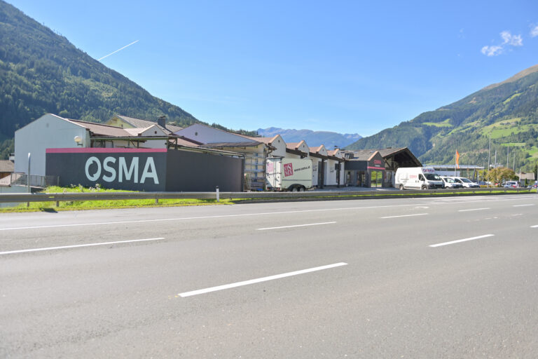 OSMA Produktionsgebäude, Ansicht von Spittal an der Drau kommend